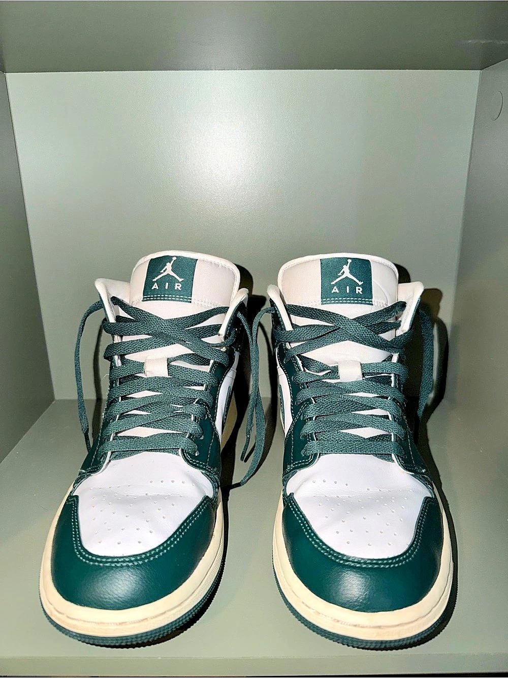 Women’s Nike Air Jordan 1 Retro High OG High Top Sneakers Green & White US 9